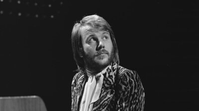 Benny Andersson at the keyboard on the Dutch TV show Eddy Go Round in 1975, the real working method behind his ABBA songwriting on display
